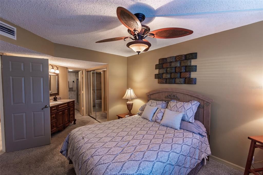 待售: $149,900 (2 贝兹, 2 浴室, 899 平方英尺)