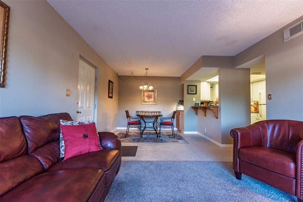 待售: $149,900 (2 贝兹, 2 浴室, 899 平方英尺)