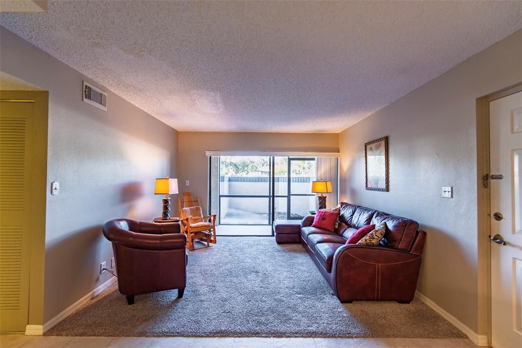 待售: $149,900 (2 贝兹, 2 浴室, 899 平方英尺)