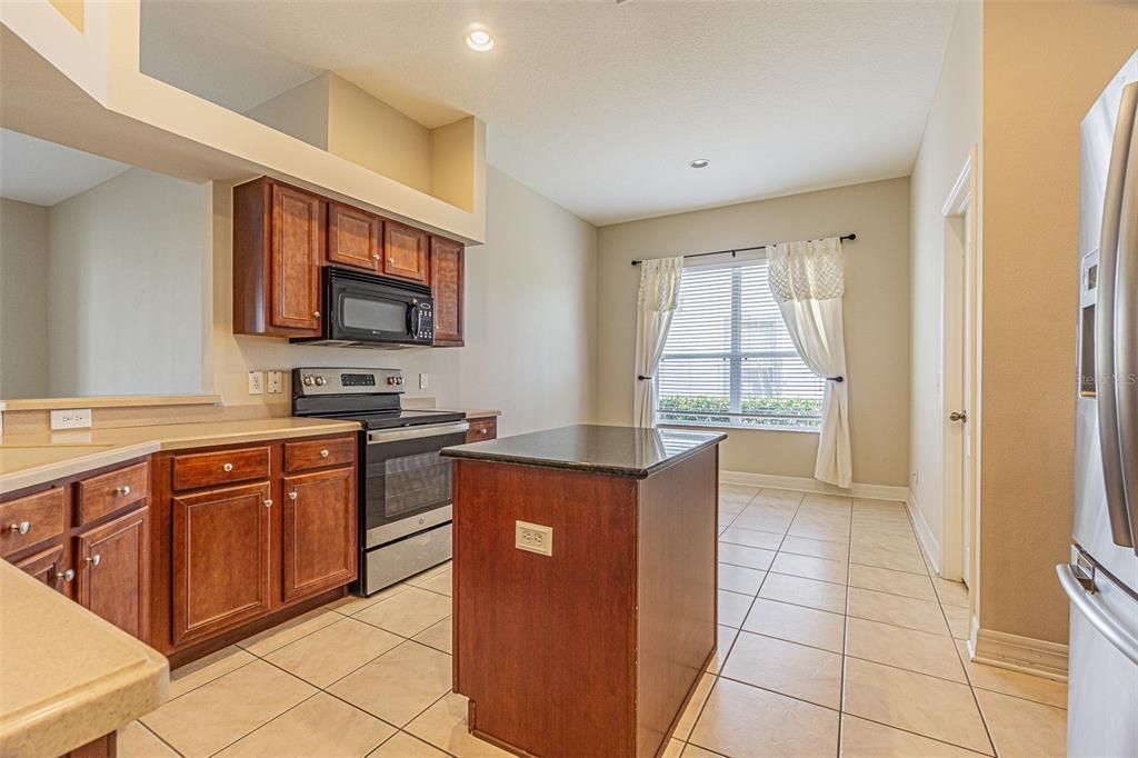 出租: $3,000 (4 贝兹, 2 浴室, 2367 平方英尺)