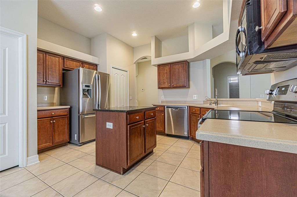 出租: $3,000 (4 贝兹, 2 浴室, 2367 平方英尺)