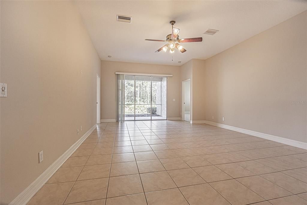 出租: $3,000 (4 贝兹, 2 浴室, 2367 平方英尺)