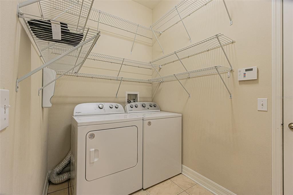 出租: $3,000 (4 贝兹, 2 浴室, 2367 平方英尺)