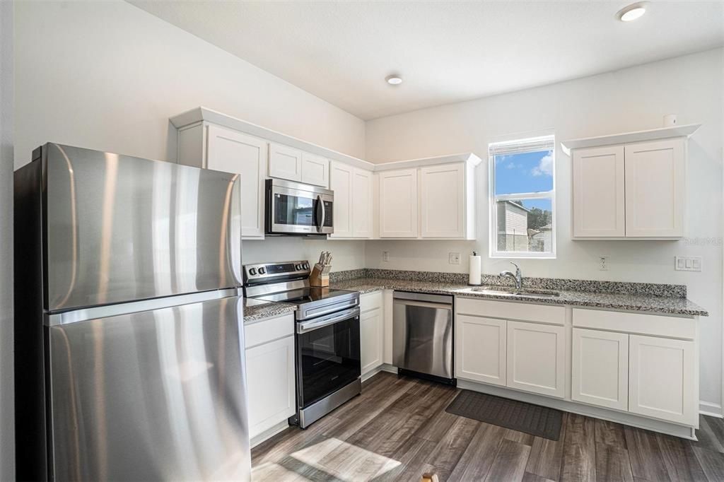 На продажу: $350,000 (3 спален, 2 ванн, 1659 Квадратных фут)