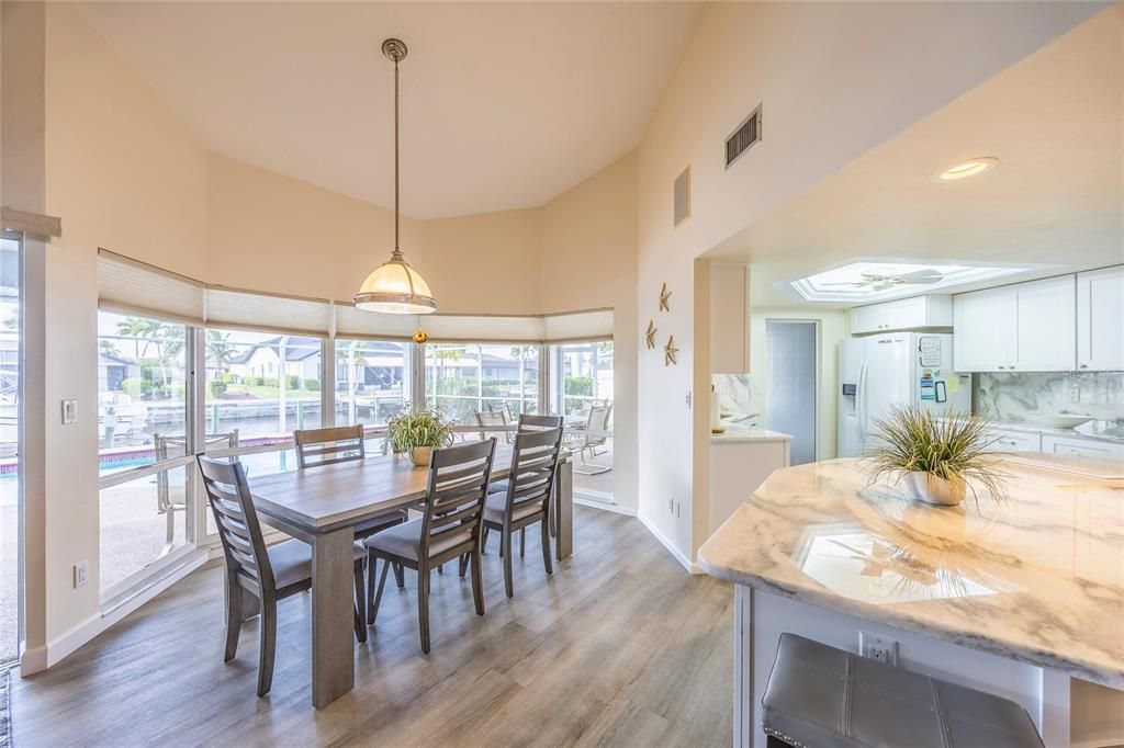 En Venta: $805,000 (3 camas, 2 baños, 2104 Pies cuadrados)