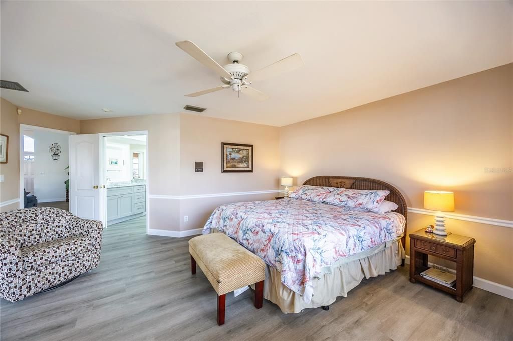 En Venta: $805,000 (3 camas, 2 baños, 2104 Pies cuadrados)