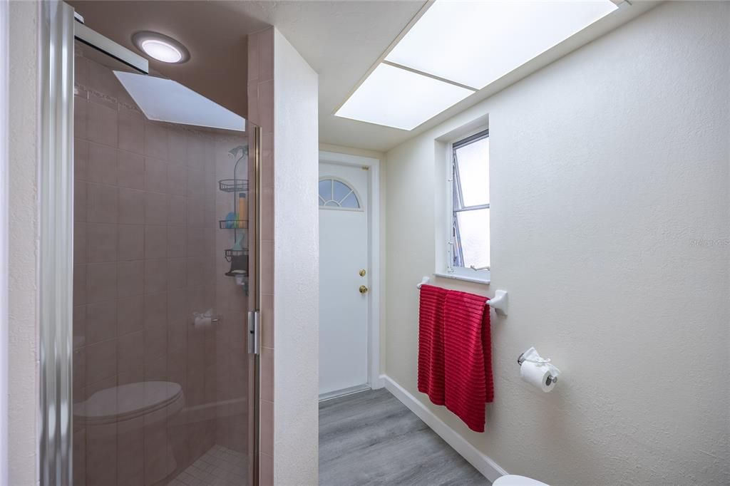 En Venta: $805,000 (3 camas, 2 baños, 2104 Pies cuadrados)