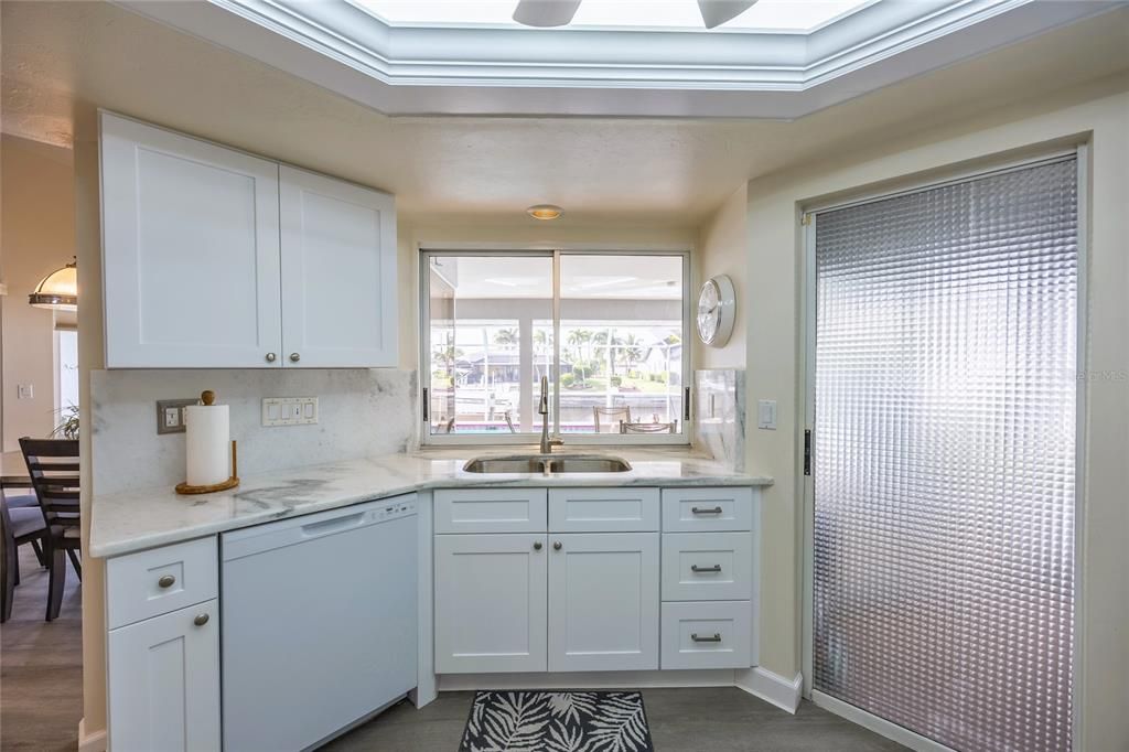 En Venta: $805,000 (3 camas, 2 baños, 2104 Pies cuadrados)