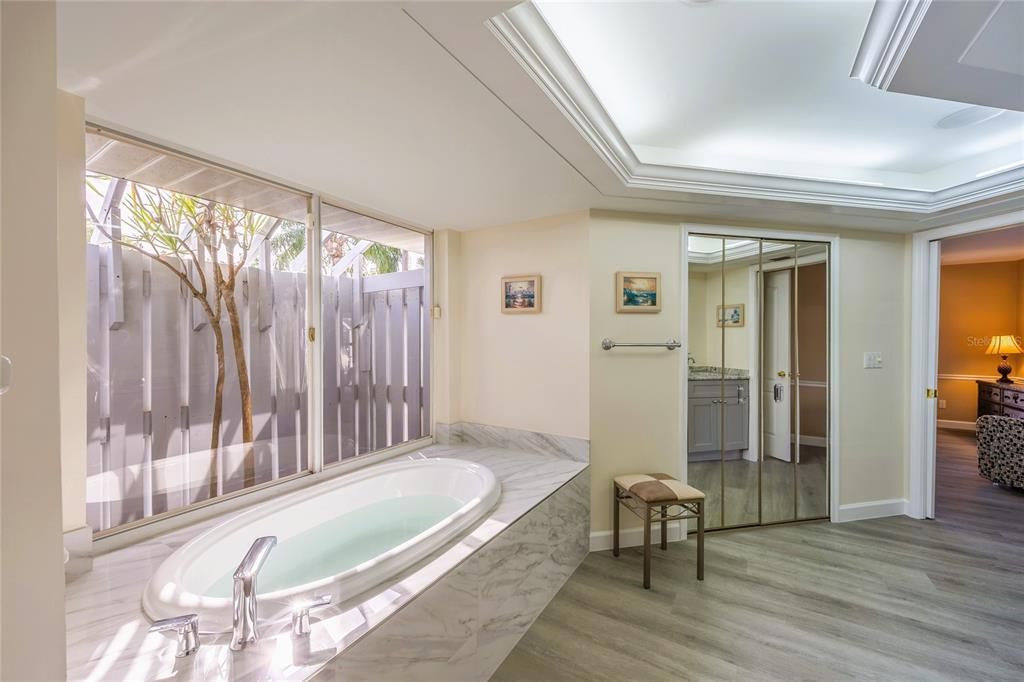 En Venta: $805,000 (3 camas, 2 baños, 2104 Pies cuadrados)