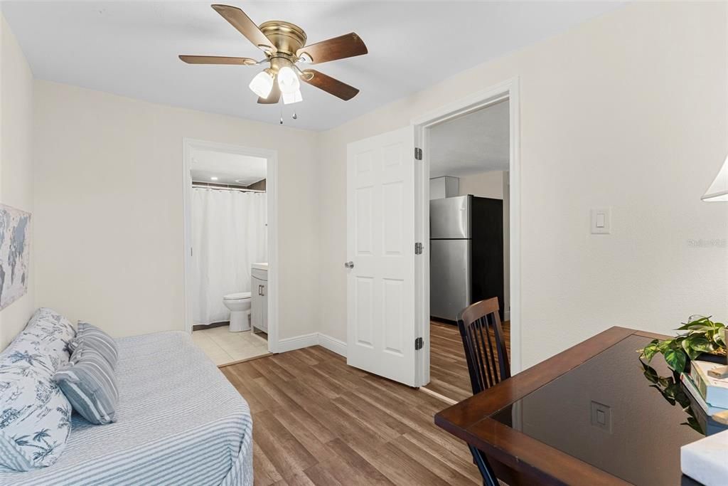 待售: $325,000 (3 贝兹, 2 浴室, 1088 平方英尺)