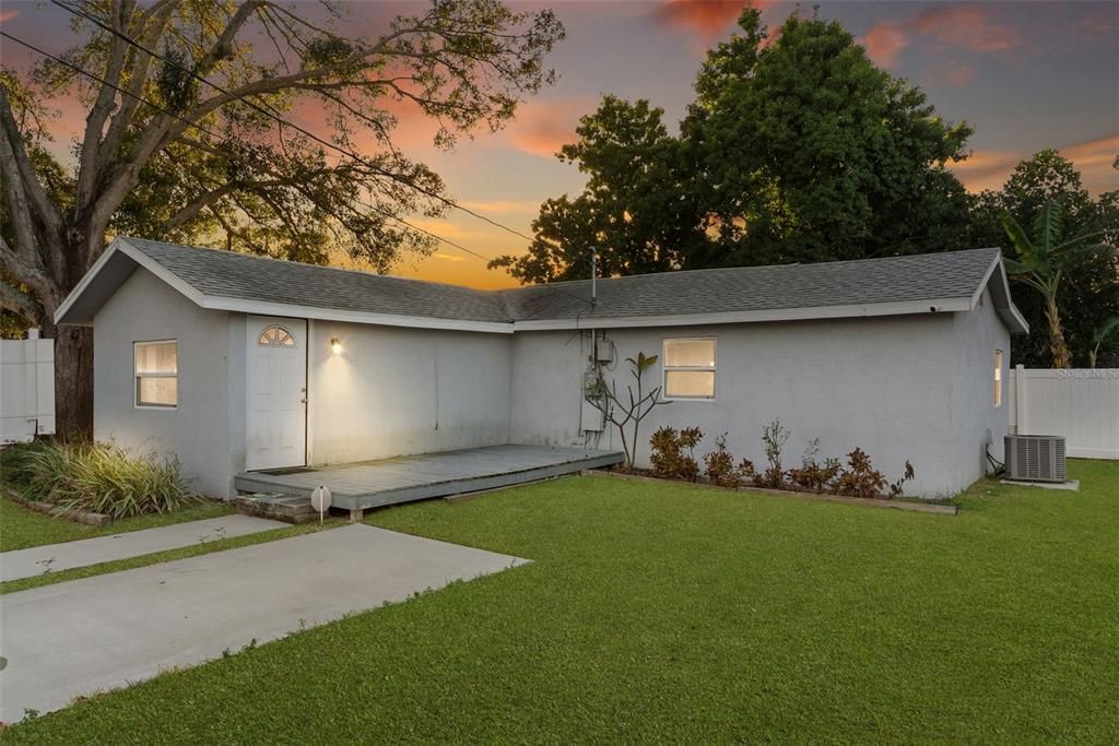 待售: $325,000 (3 贝兹, 2 浴室, 1088 平方英尺)