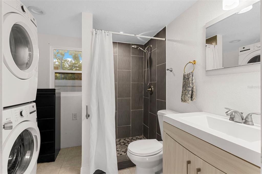 待售: $325,000 (3 贝兹, 2 浴室, 1088 平方英尺)