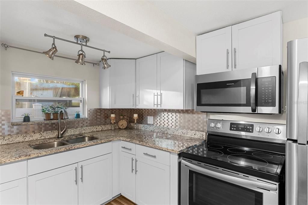 待售: $325,000 (3 贝兹, 2 浴室, 1088 平方英尺)