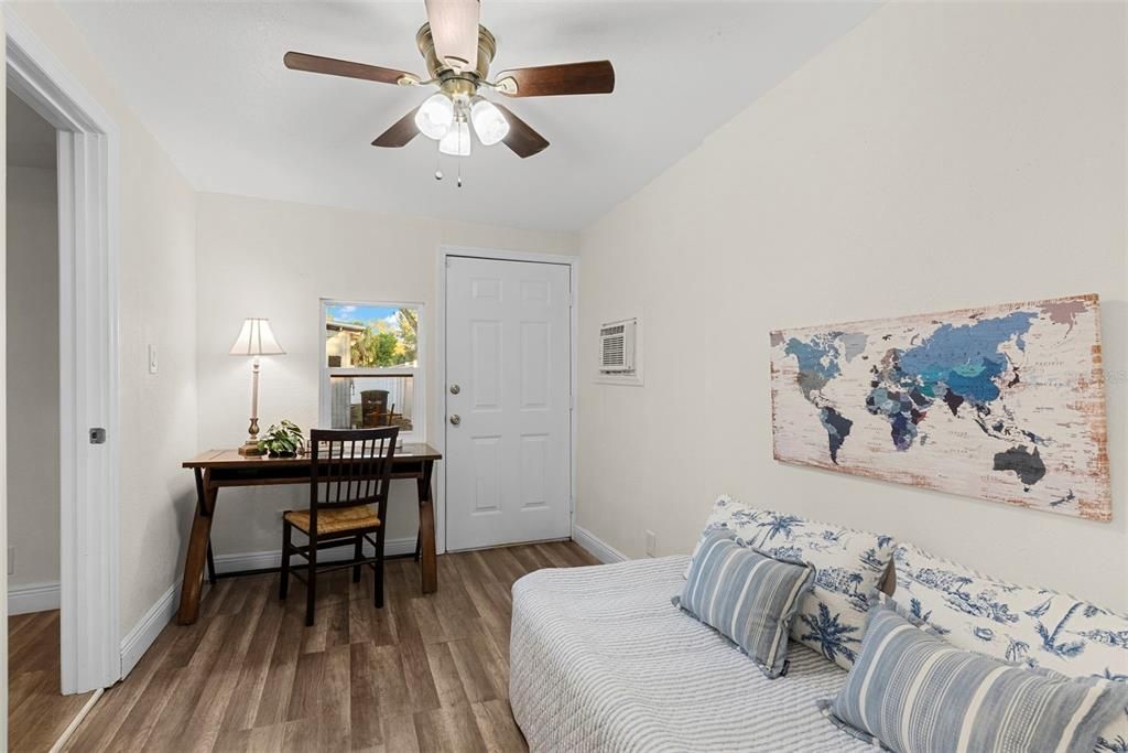 待售: $325,000 (3 贝兹, 2 浴室, 1088 平方英尺)