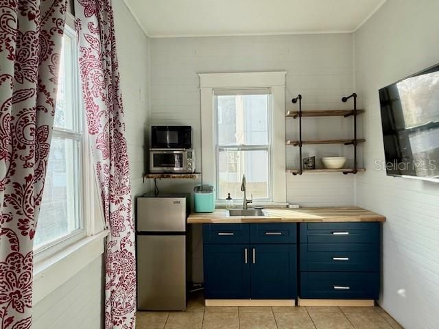 For Rent: $1,400 (1 beds, 1 baths, 425 Square Feet)