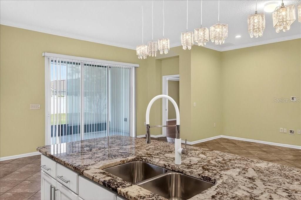 待售: $375,000 (3 贝兹, 3 浴室, 2041 平方英尺)