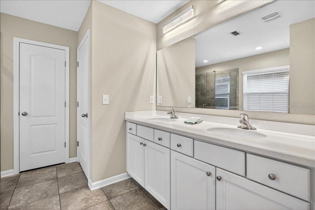 待售: $375,000 (3 贝兹, 3 浴室, 2041 平方英尺)