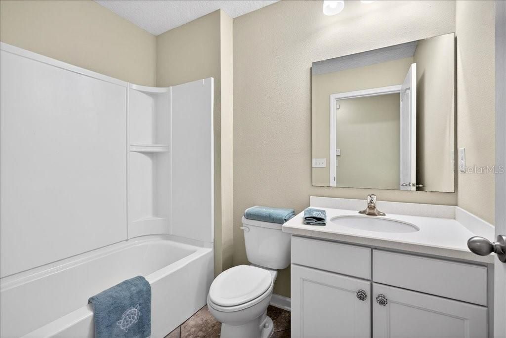 待售: $375,000 (3 贝兹, 3 浴室, 2041 平方英尺)