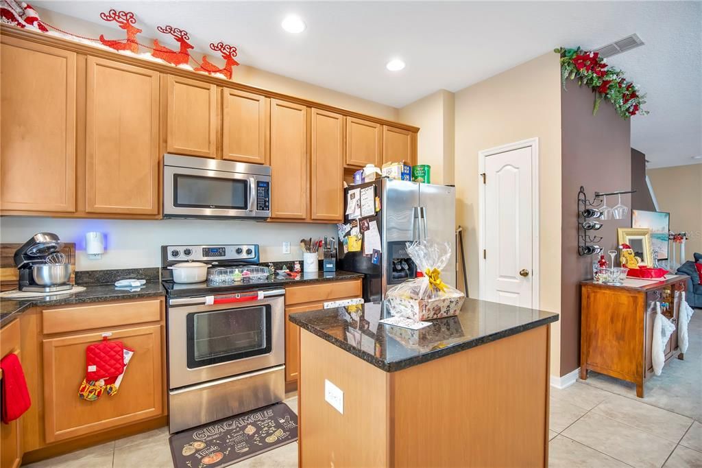 待售: $370,000 (3 贝兹, 3 浴室, 1846 平方英尺)