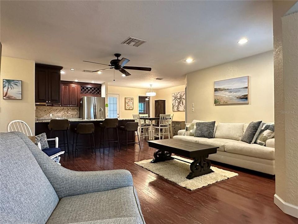 На продажу: $525,000 (4 спален, 2 ванн, 1383 Квадратных фут)