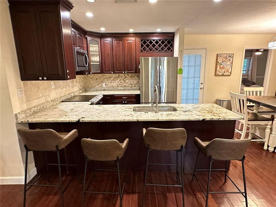 На продажу: $525,000 (4 спален, 2 ванн, 1383 Квадратных фут)