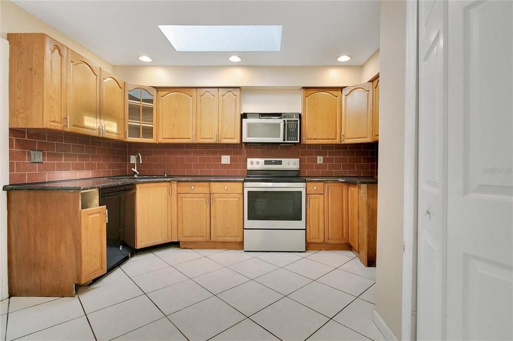 En Venta: $379,999 (5 camas, 2 baños, 1822 Pies cuadrados)