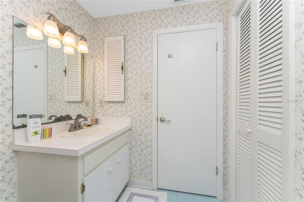 For Sale: $549,900 (4 beds, 2 baths, 2232 Square Feet)