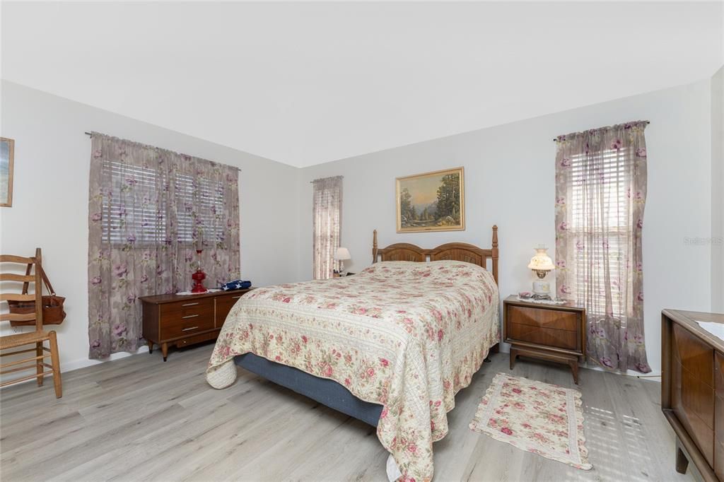 For Sale: $549,900 (4 beds, 2 baths, 2232 Square Feet)