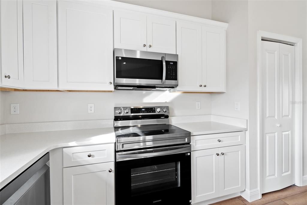 На продажу: $269,900 (3 спален, 2 ванн, 1453 Квадратных фут)