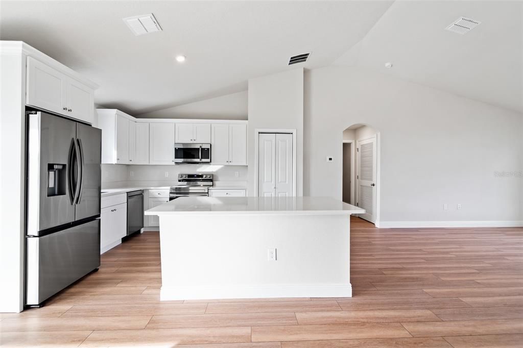 На продажу: $269,900 (3 спален, 2 ванн, 1453 Квадратных фут)