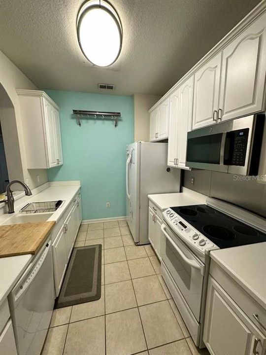 待售: $199,900 (2 贝兹, 2 浴室, 1112 平方英尺)