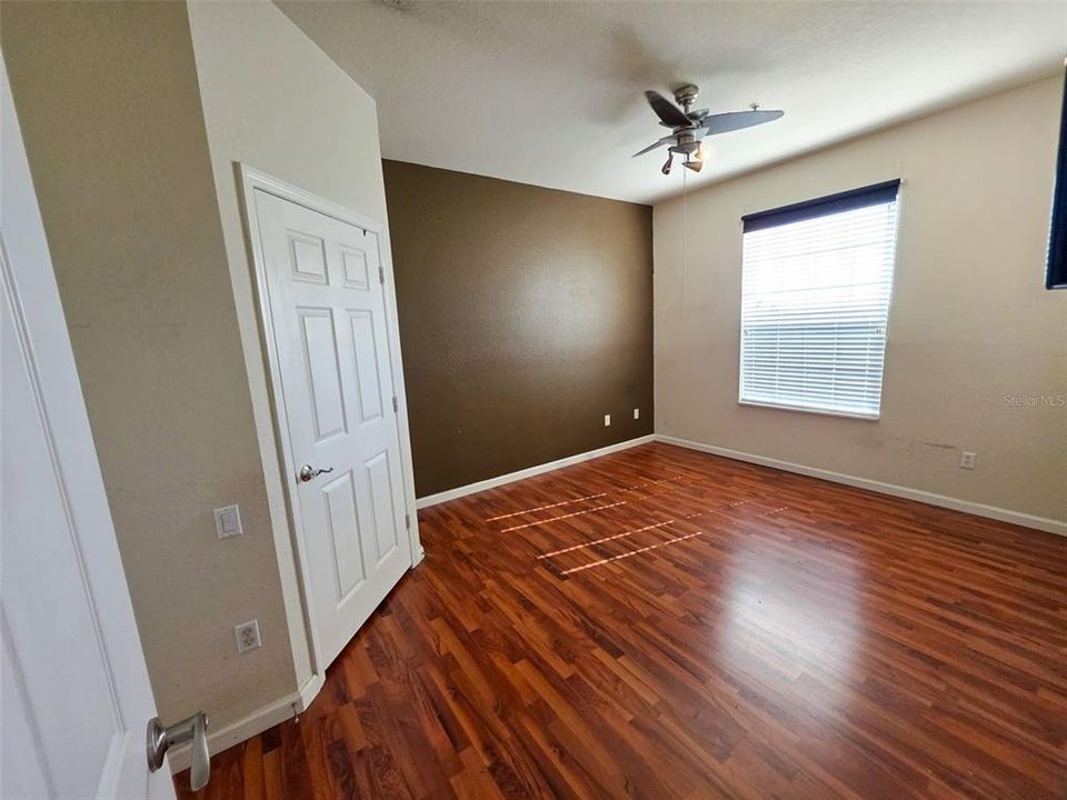 待售: $199,900 (2 贝兹, 2 浴室, 1112 平方英尺)