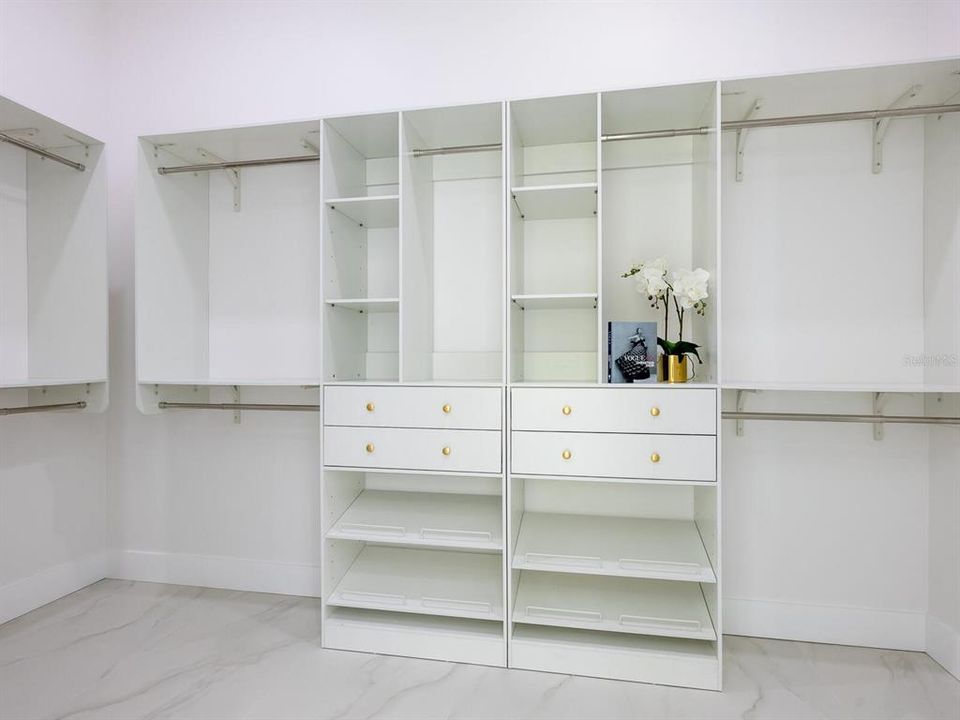 For Sale: $1,999,000 (4 beds, 3 baths, 2708 Square Feet)