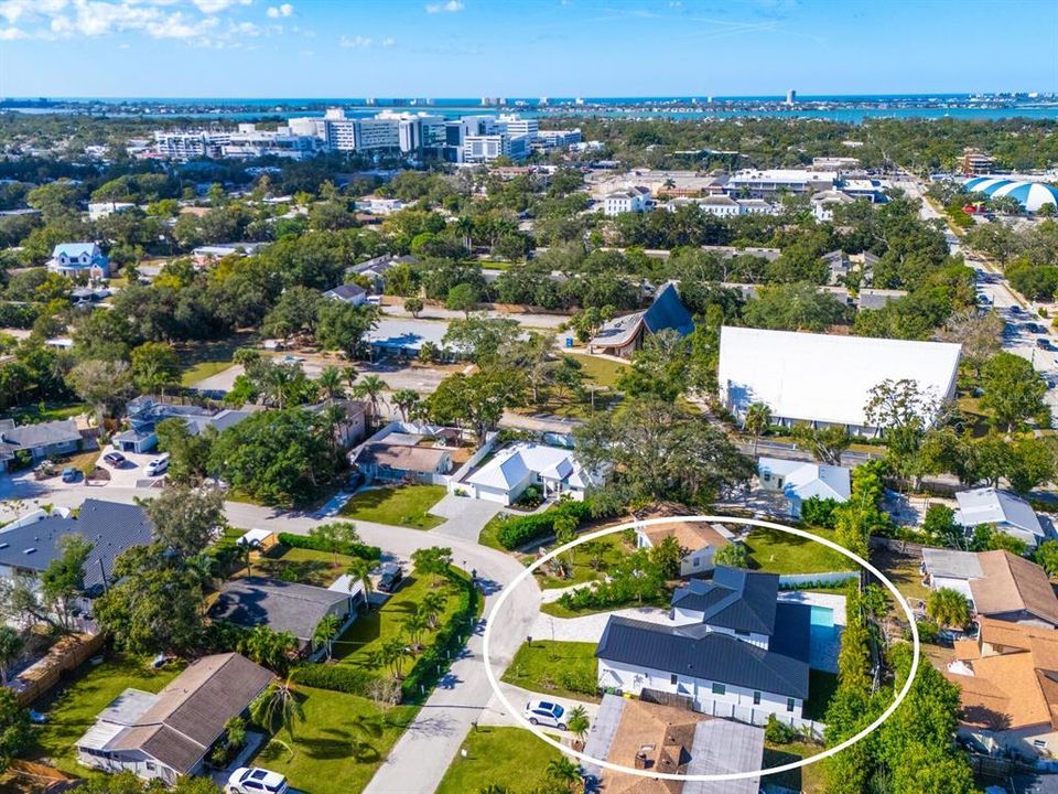 For Sale: $1,999,000 (4 beds, 3 baths, 2708 Square Feet)