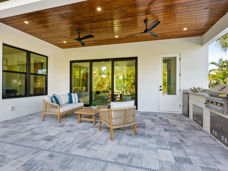 For Sale: $1,999,000 (4 beds, 3 baths, 2708 Square Feet)