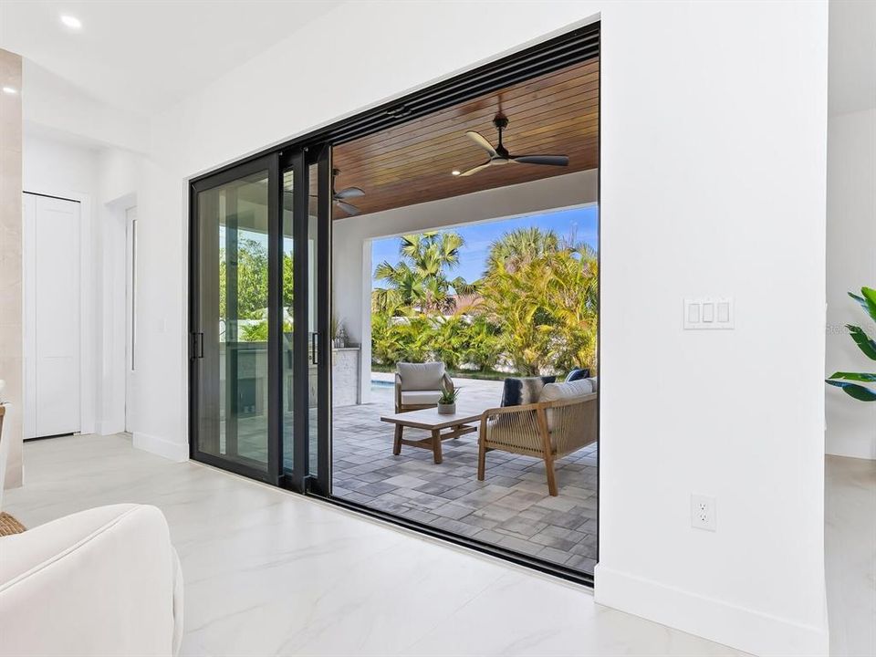 For Sale: $1,999,000 (4 beds, 3 baths, 2708 Square Feet)