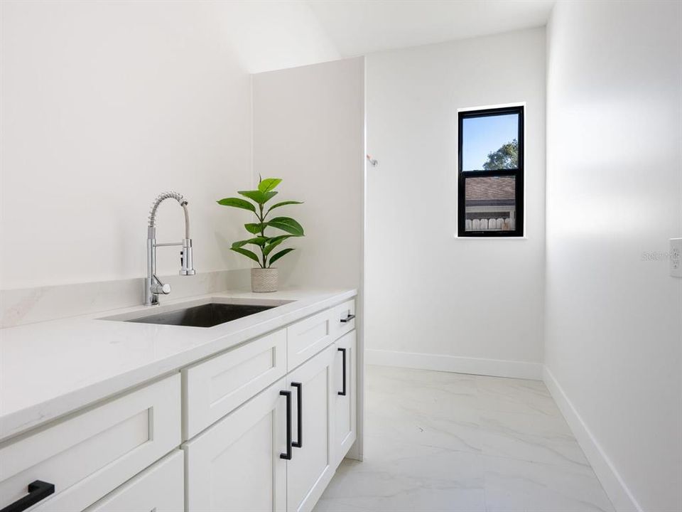 For Sale: $1,999,000 (4 beds, 3 baths, 2708 Square Feet)