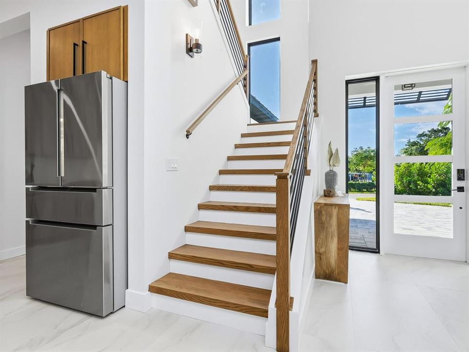 For Sale: $1,999,000 (4 beds, 3 baths, 2708 Square Feet)