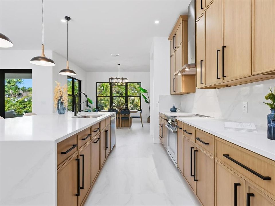 For Sale: $1,999,000 (4 beds, 3 baths, 2708 Square Feet)