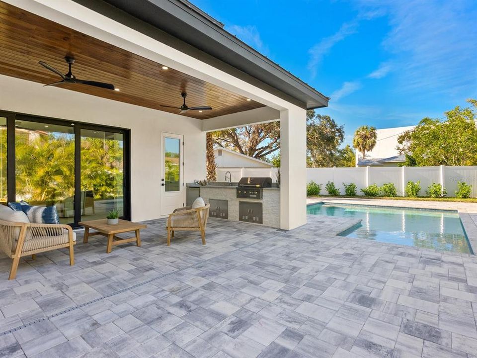 For Sale: $1,999,000 (4 beds, 3 baths, 2708 Square Feet)