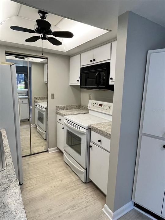 For Sale: $144,900 (1 beds, 1 baths, 767 Square Feet)