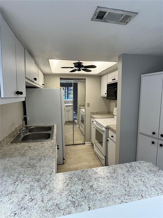 For Sale: $144,900 (1 beds, 1 baths, 767 Square Feet)