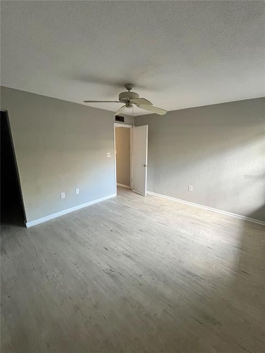 For Sale: $144,900 (1 beds, 1 baths, 767 Square Feet)