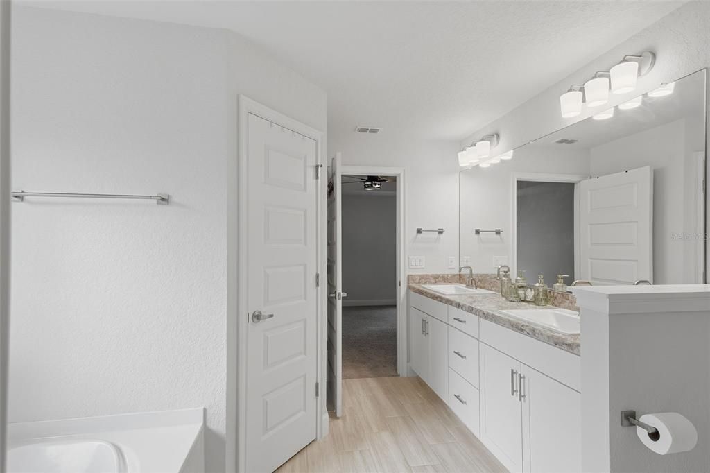 На продажу: $410,000 (4 спален, 2 ванн, 2169 Квадратных фут)