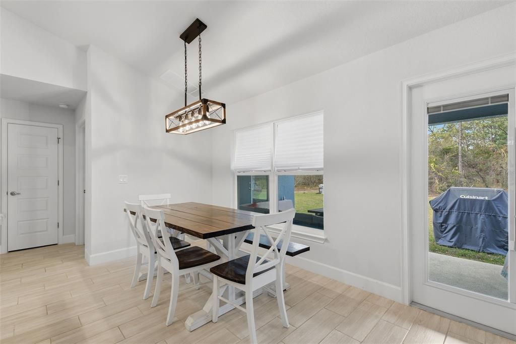 На продажу: $410,000 (4 спален, 2 ванн, 2169 Квадратных фут)