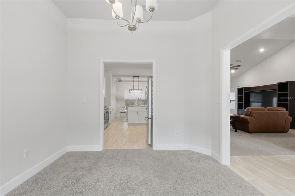 На продажу: $410,000 (4 спален, 2 ванн, 2169 Квадратных фут)