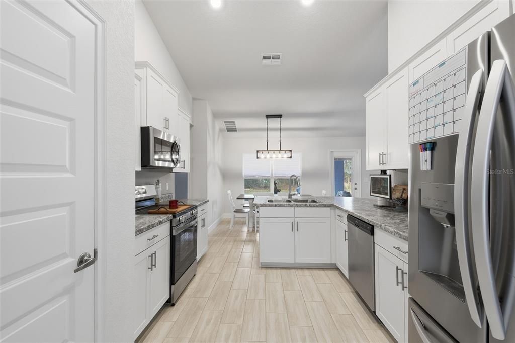 На продажу: $410,000 (4 спален, 2 ванн, 2169 Квадратных фут)