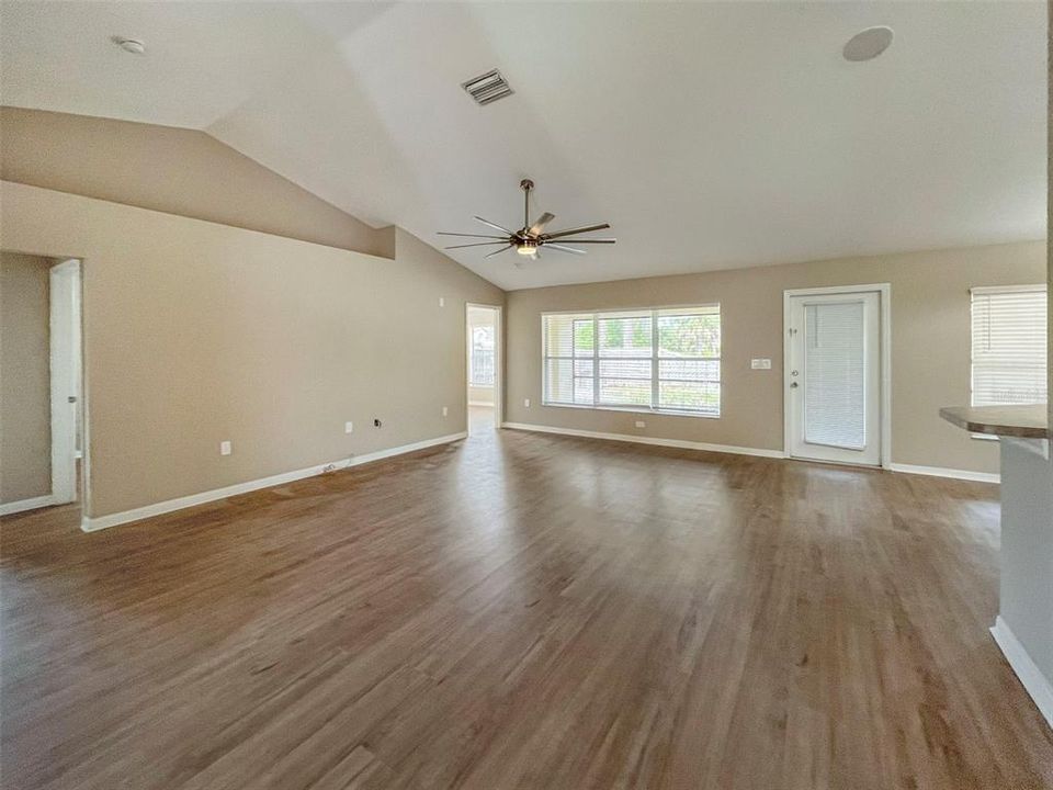 En Renta: $2,395 (4 camas, 2 baños, 2219 Pies cuadrados)