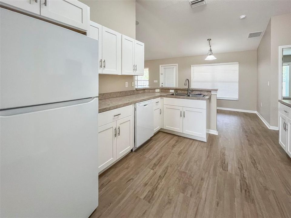 En Renta: $2,395 (4 camas, 2 baños, 2219 Pies cuadrados)