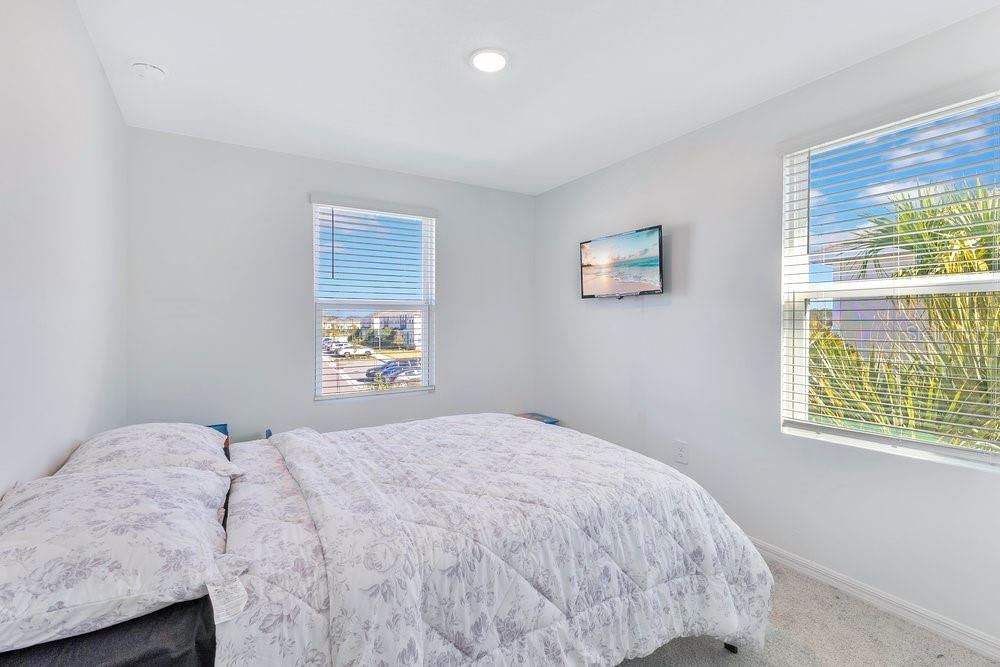 For Rent: $2,350 (3 beds, 2 baths, 1616 Square Feet)